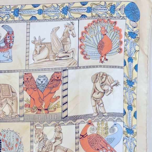 HERMÈS 100% Silk Scarf Carre 45 Toran Tower Gate
Elephant Light Grey Silk - Picture 8 of 11